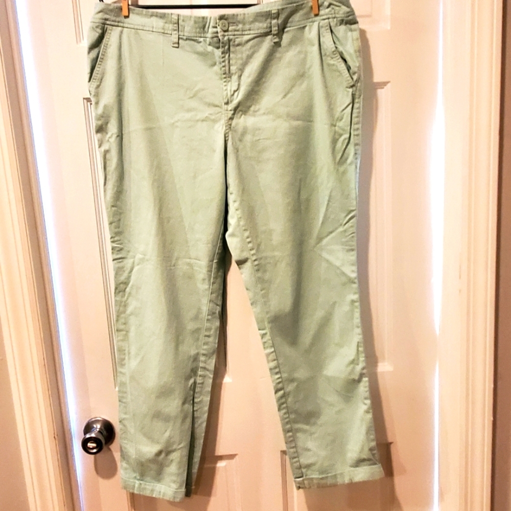 A new day women's Chino mint 18